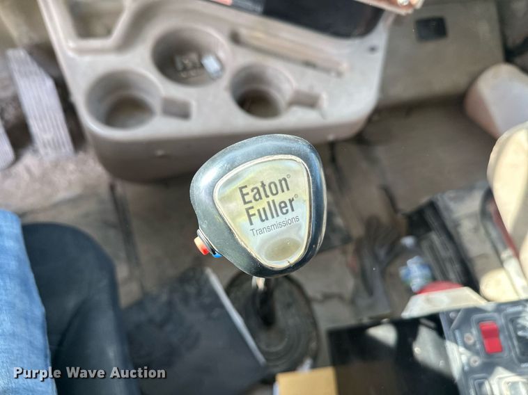 image for item DW4263 2005 International 5600I ready mix truck