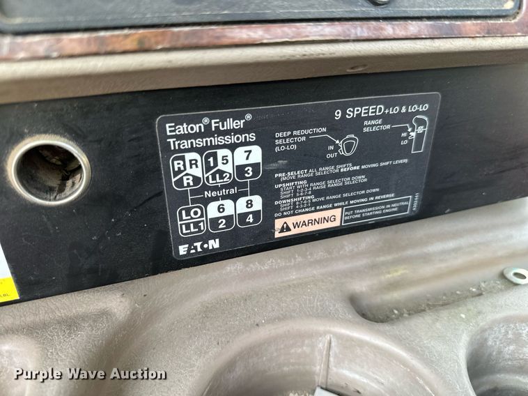 image for item DW4263 2005 International 5600I ready mix truck