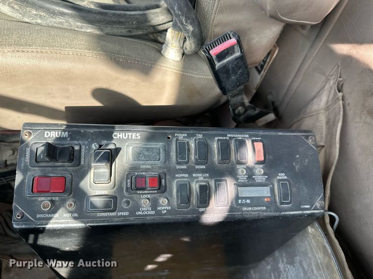 image for item DW4263 2005 International 5600I ready mix truck