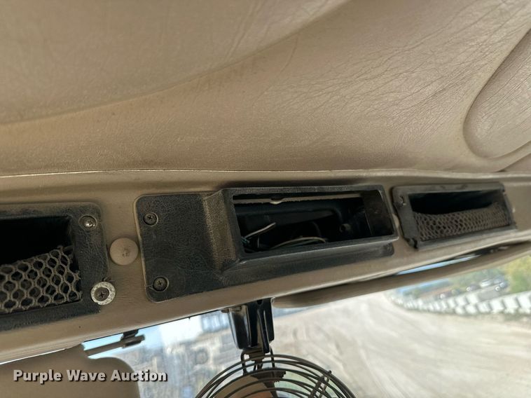 image for item DW4263 2005 International 5600I ready mix truck