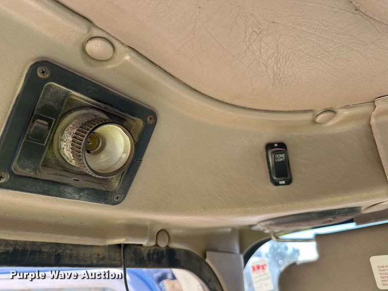 image for item DW4263 2005 International 5600I ready mix truck