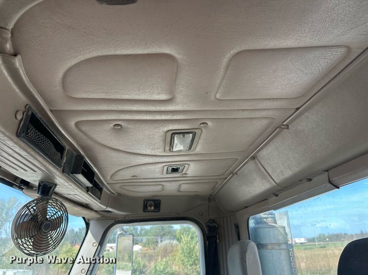 image for item DW4263 2005 International 5600I ready mix truck