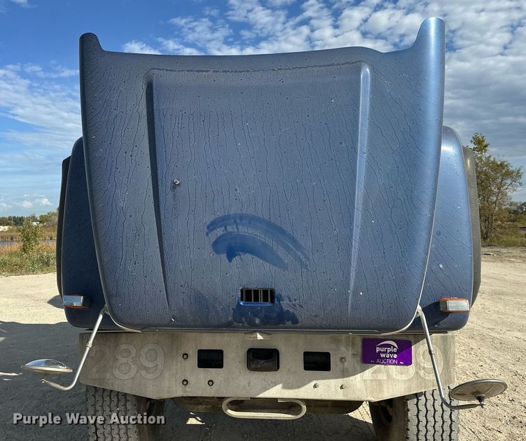 image for item DW4263 2005 International 5600I ready mix truck