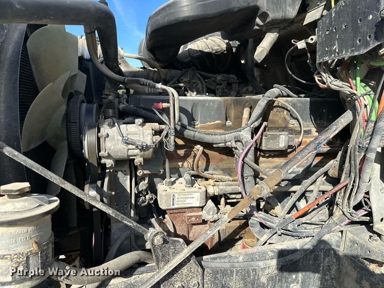 image for item DW4263 2005 International 5600I ready mix truck