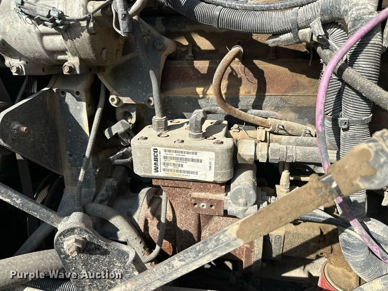 image for item DW4263 2005 International 5600I ready mix truck