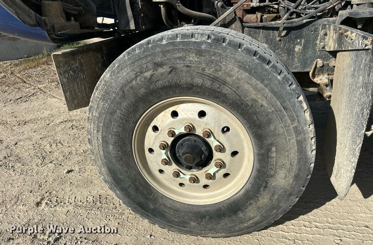 image for item DW4263 2005 International 5600I ready mix truck