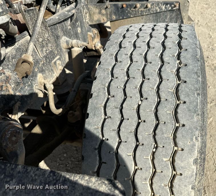 image for item DW4263 2005 International 5600I ready mix truck