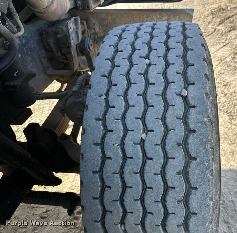 image for item DW4263 2005 International 5600I ready mix truck