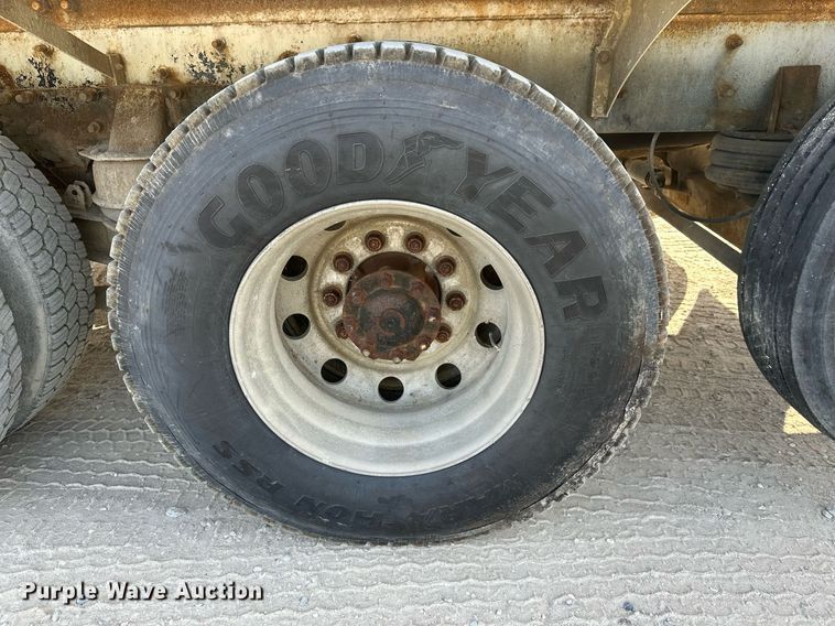 image for item DW4263 2005 International 5600I ready mix truck