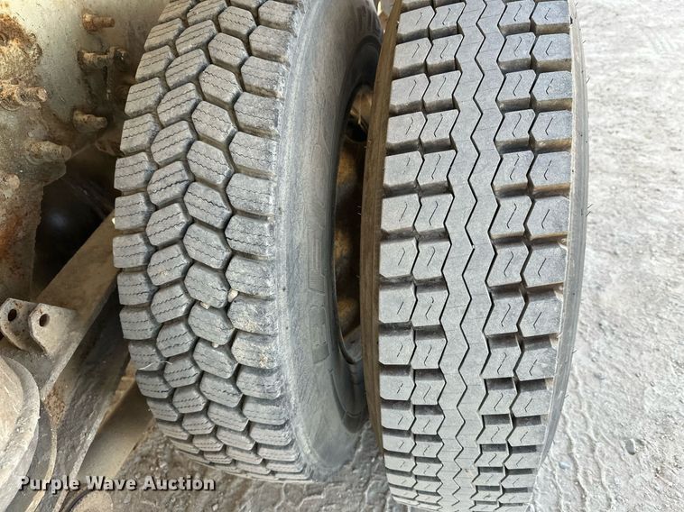 image for item DW4263 2005 International 5600I ready mix truck