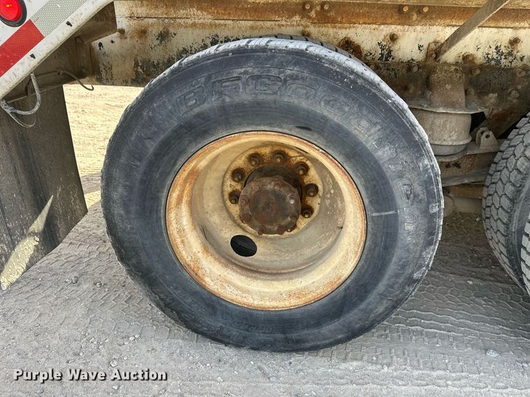 image for item DW4263 2005 International 5600I ready mix truck