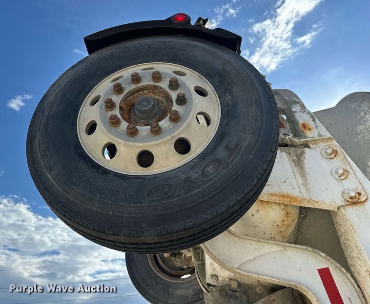 image for item DW4263 2005 International 5600I ready mix truck