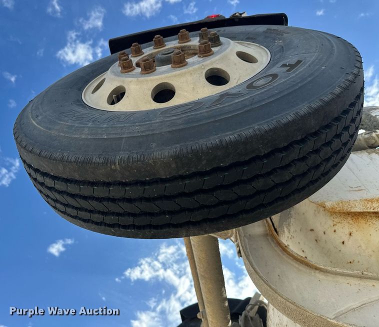 image for item DW4263 2005 International 5600I ready mix truck