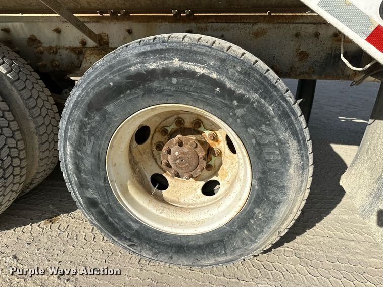 image for item DW4263 2005 International 5600I ready mix truck