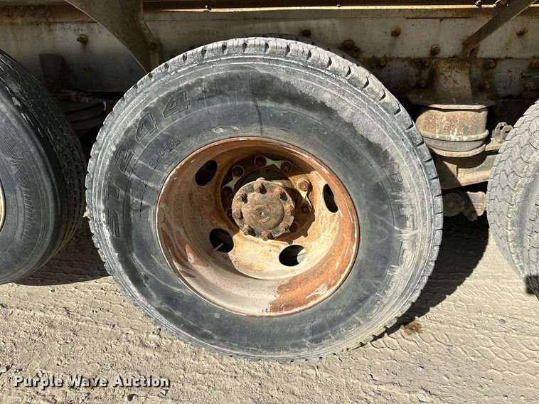 image for item DW4263 2005 International 5600I ready mix truck