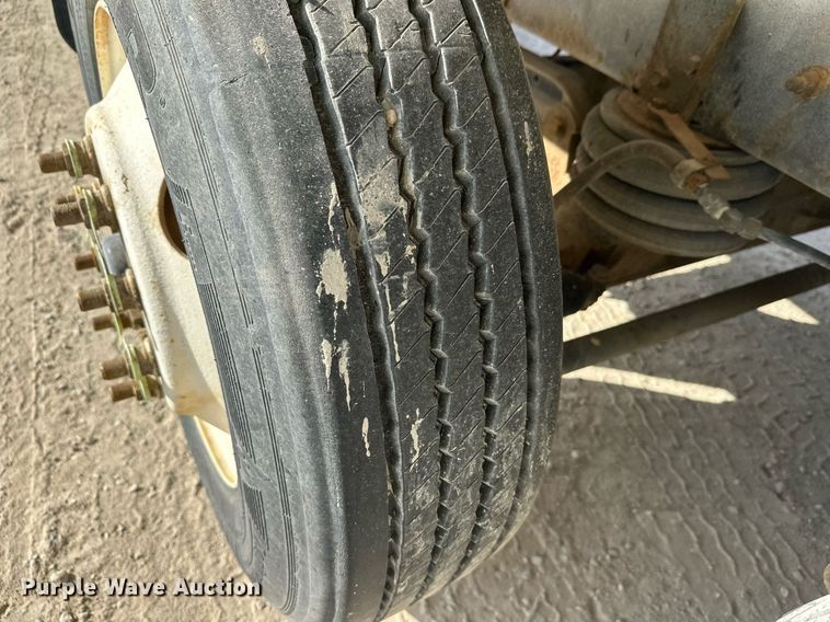 image for item DW4263 2005 International 5600I ready mix truck