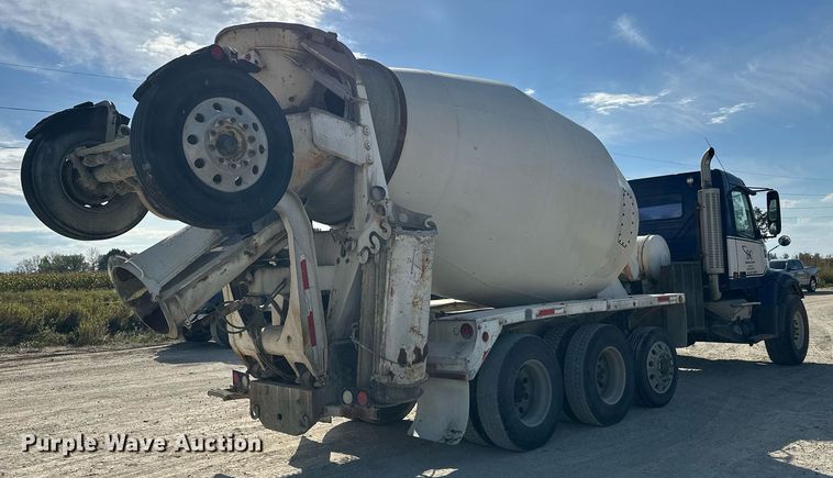 image for item DW4264 2002 Volvo VNL ready mix truck