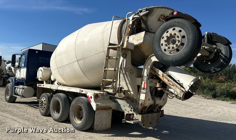 image for item DW4264 2002 Volvo VNL ready mix truck