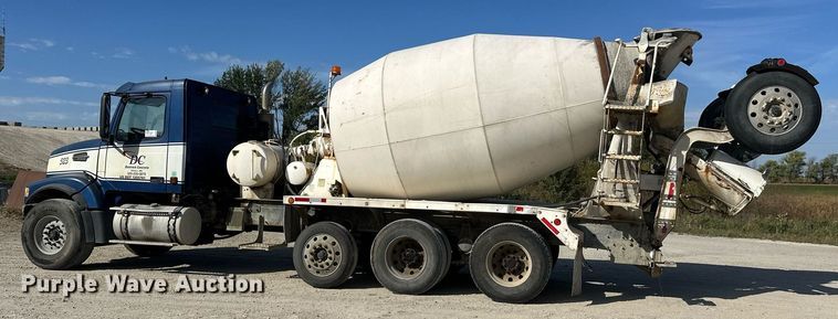 image for item DW4264 2002 Volvo VNL ready mix truck