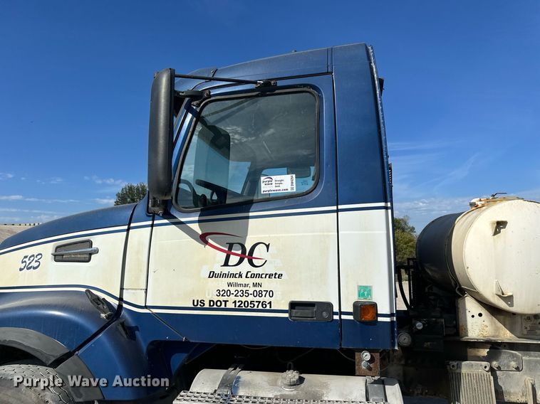 image for item DW4264 2002 Volvo VNL ready mix truck