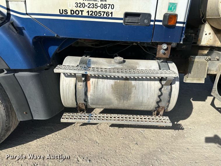 image for item DW4264 2002 Volvo VNL ready mix truck