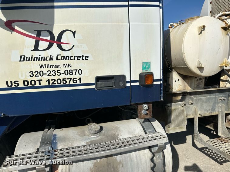 image for item DW4264 2002 Volvo VNL ready mix truck