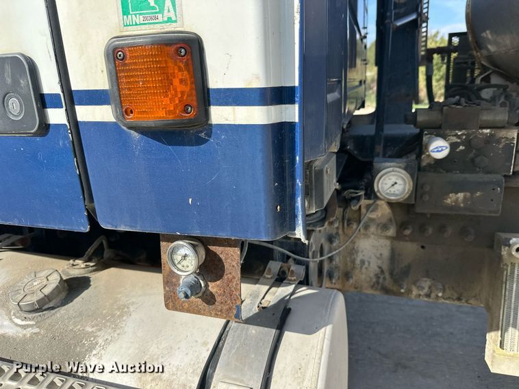 image for item DW4264 2002 Volvo VNL ready mix truck