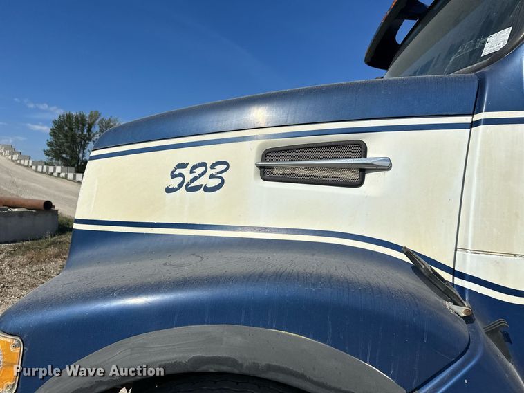 image for item DW4264 2002 Volvo VNL ready mix truck