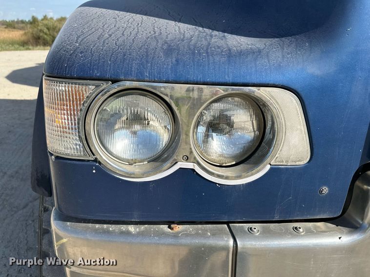 image for item DW4264 2002 Volvo VNL ready mix truck