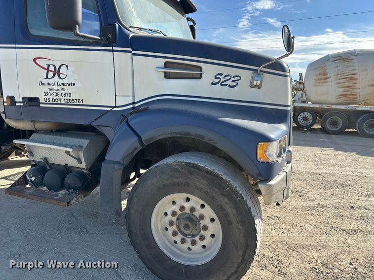 image for item DW4264 2002 Volvo VNL ready mix truck