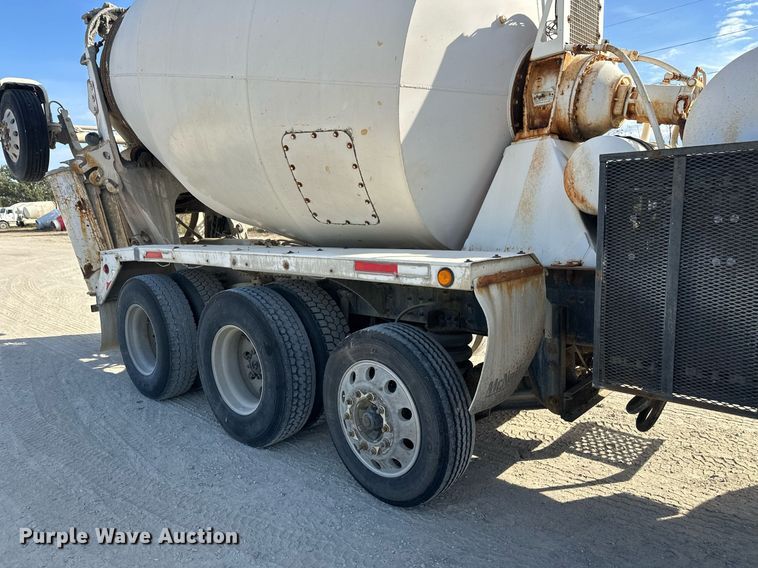 image for item DW4264 2002 Volvo VNL ready mix truck