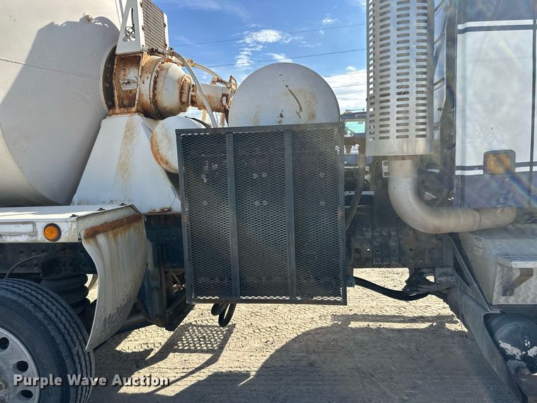 image for item DW4264 2002 Volvo VNL ready mix truck