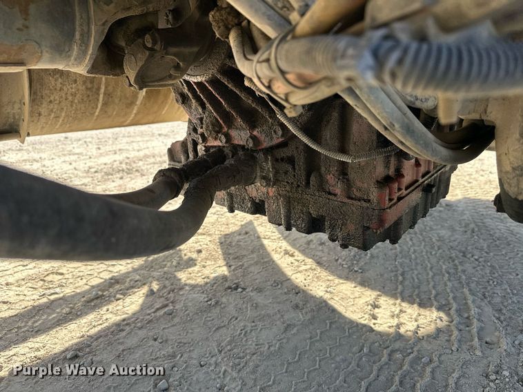 image for item DW4264 2002 Volvo VNL ready mix truck