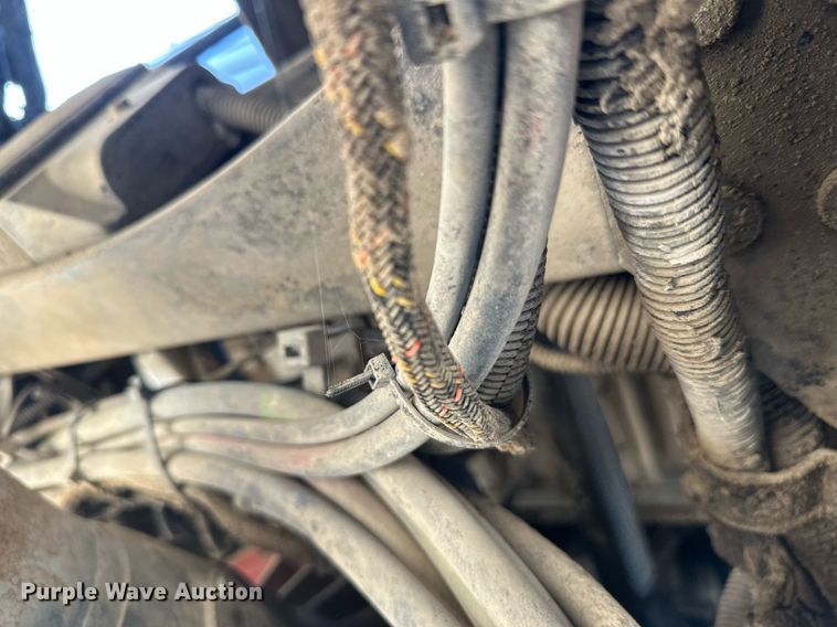 image for item DW4264 2002 Volvo VNL ready mix truck