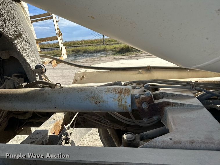 image for item DW4264 2002 Volvo VNL ready mix truck