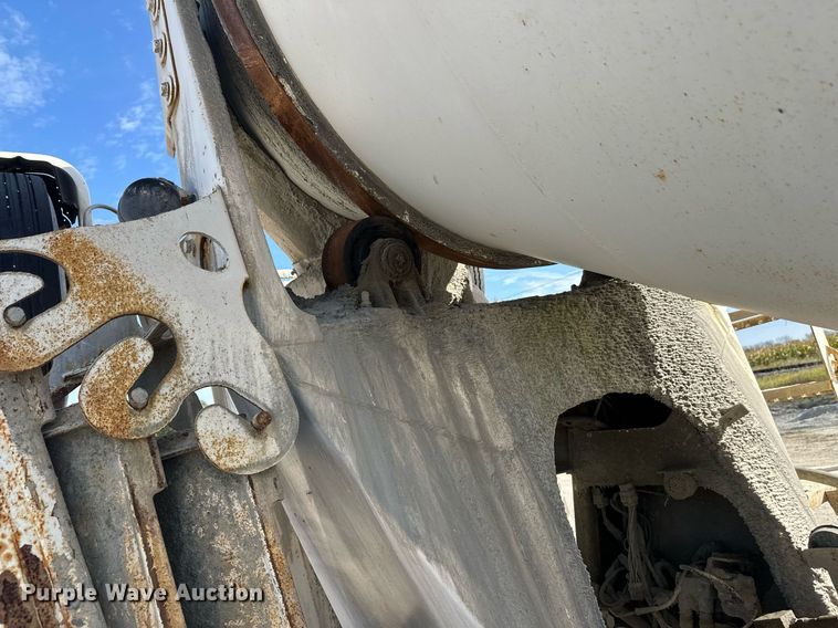 image for item DW4264 2002 Volvo VNL ready mix truck