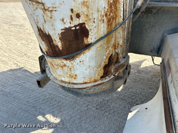 image for item DW4264 2002 Volvo VNL ready mix truck