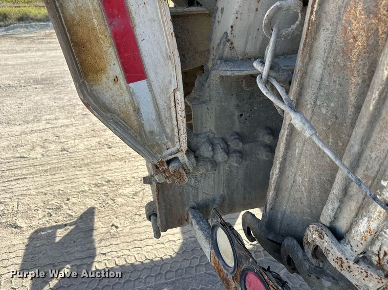 image for item DW4264 2002 Volvo VNL ready mix truck