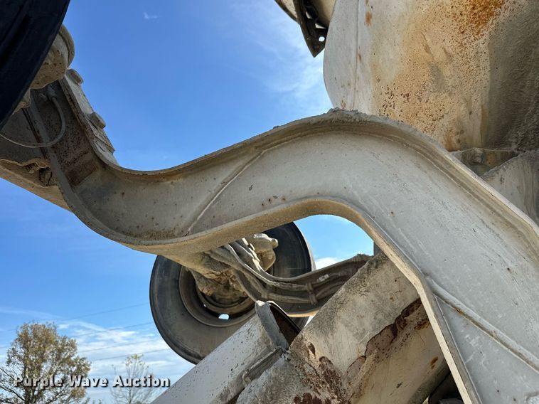 image for item DW4264 2002 Volvo VNL ready mix truck