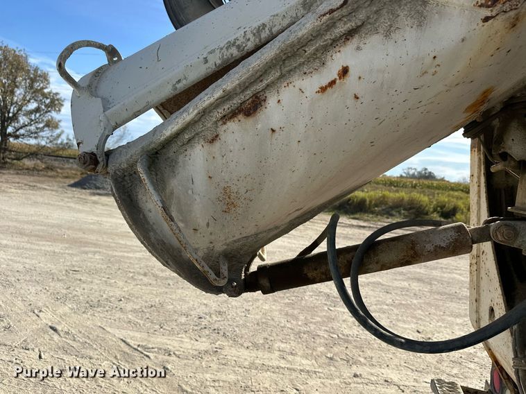 image for item DW4264 2002 Volvo VNL ready mix truck