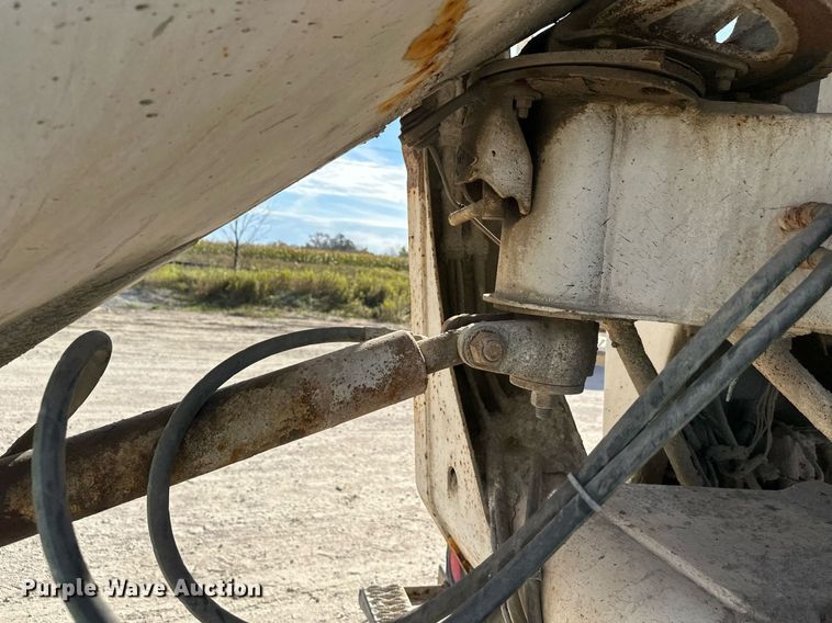 image for item DW4264 2002 Volvo VNL ready mix truck