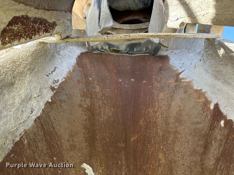 image for item DW4264 2002 Volvo VNL ready mix truck