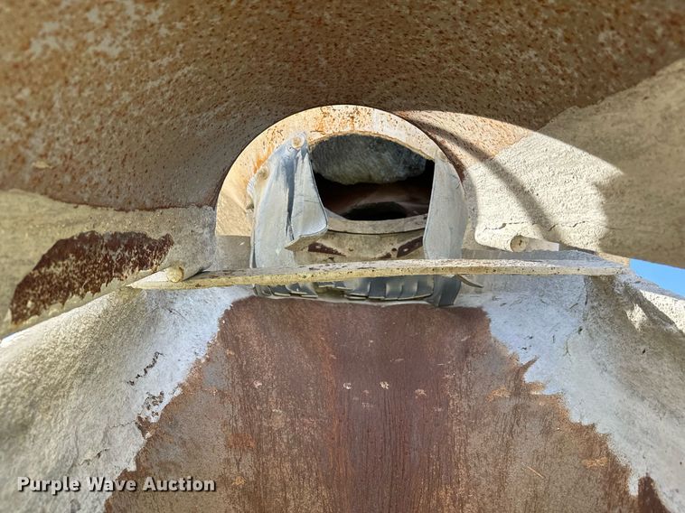 image for item DW4264 2002 Volvo VNL ready mix truck