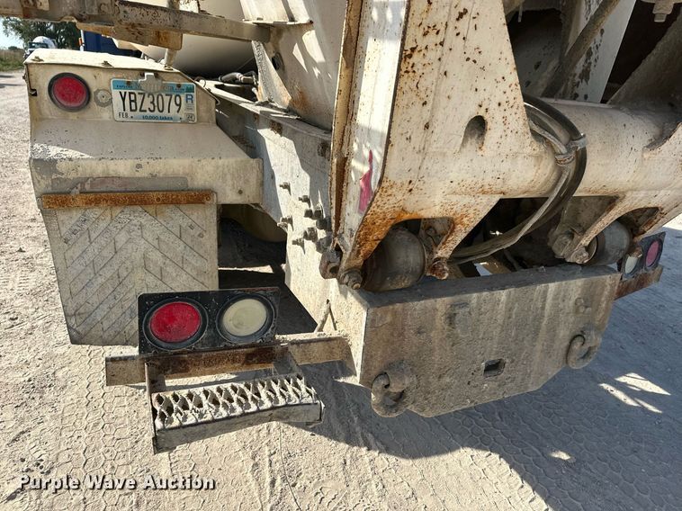 image for item DW4264 2002 Volvo VNL ready mix truck