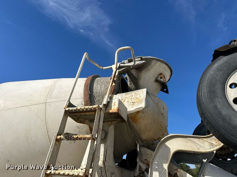 image for item DW4264 2002 Volvo VNL ready mix truck