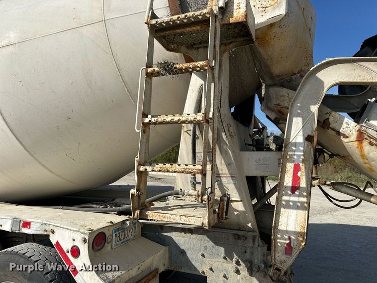 image for item DW4264 2002 Volvo VNL ready mix truck