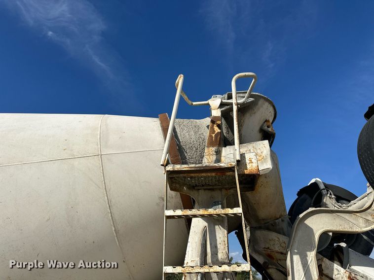 image for item DW4264 2002 Volvo VNL ready mix truck