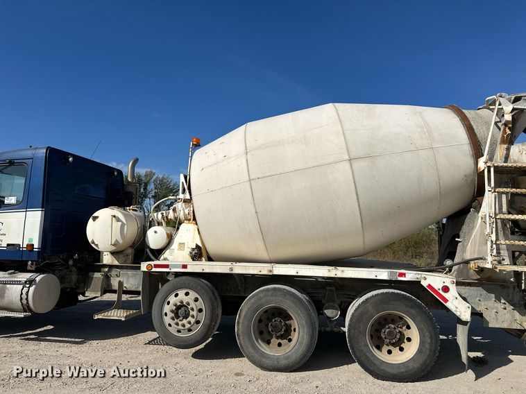 image for item DW4264 2002 Volvo VNL ready mix truck