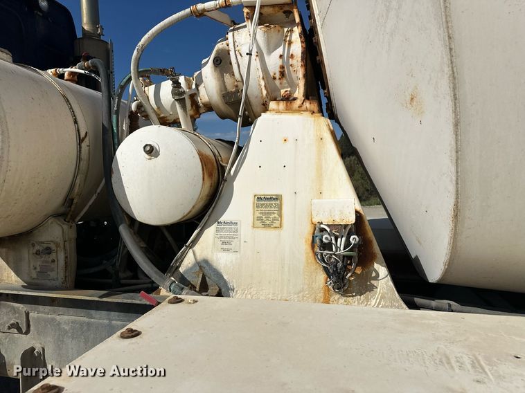 image for item DW4264 2002 Volvo VNL ready mix truck