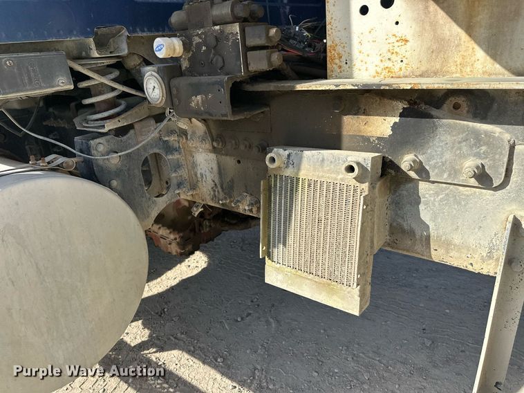 image for item DW4264 2002 Volvo VNL ready mix truck